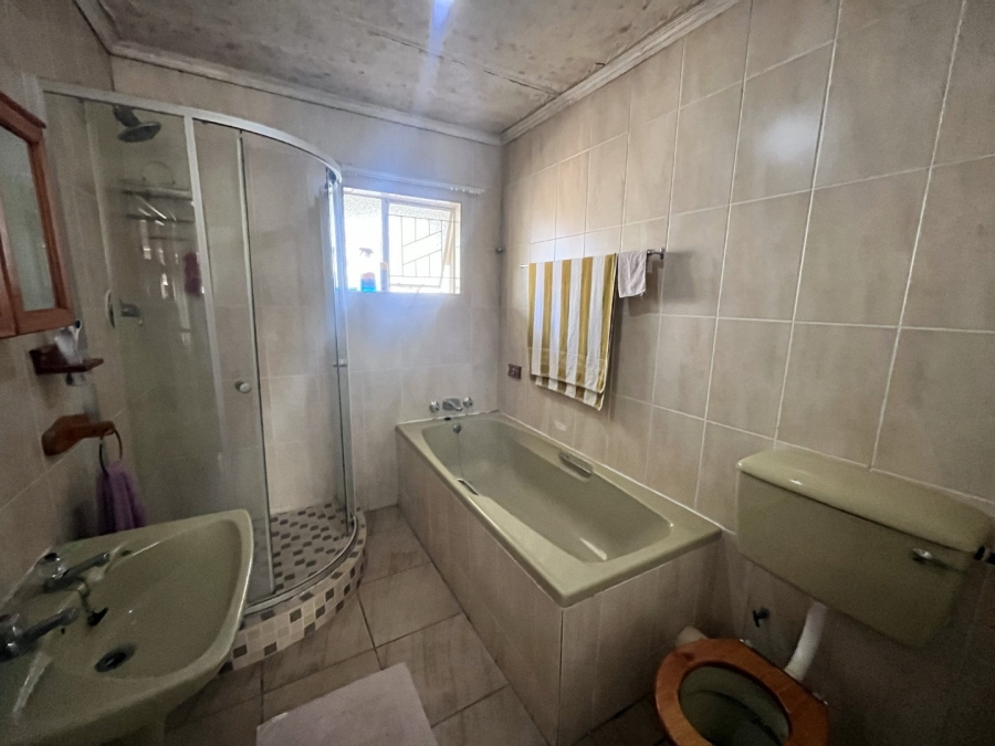 4 Bedroom Property for Sale in Pellissier Free State